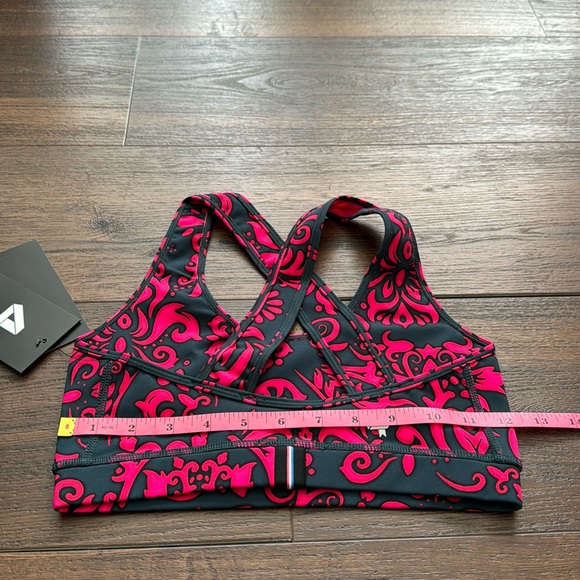 Fourlaps NWT Infinity Sports Bra Velvet wallpaper with cross back. - Picture 4 of 5